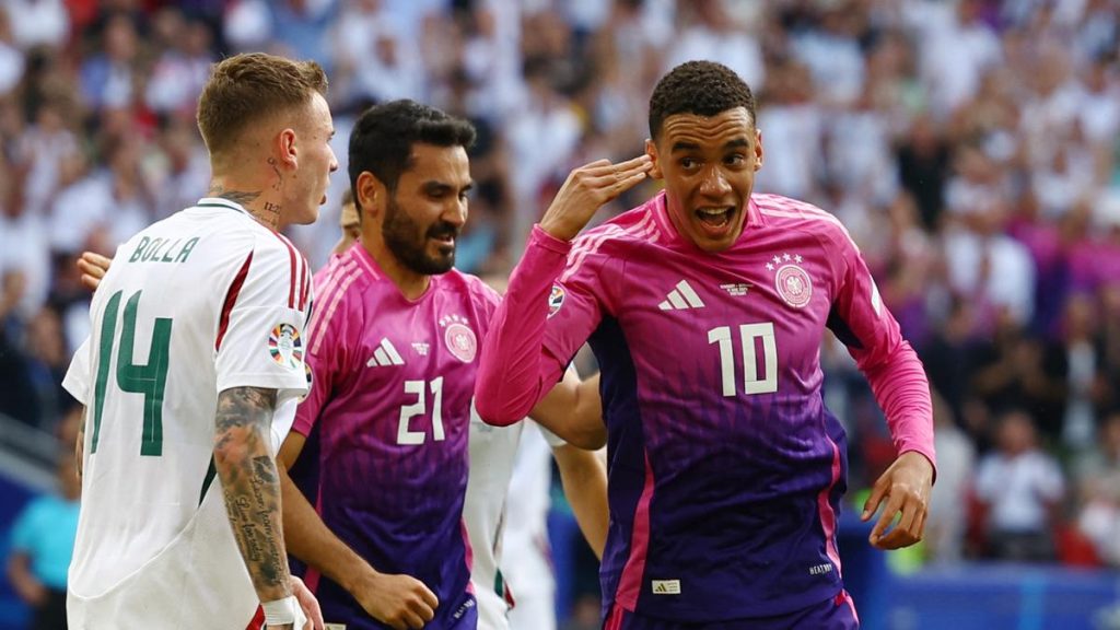 Musiala e Gundogan comemoram gol pela Alemanha