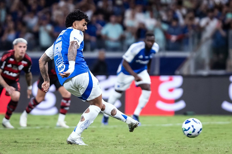 Gabigol em cobrança de penalti - Foto: Gustavo Aleixo/Cruzeiro - Reprodução: cruzeirooficial Flickr