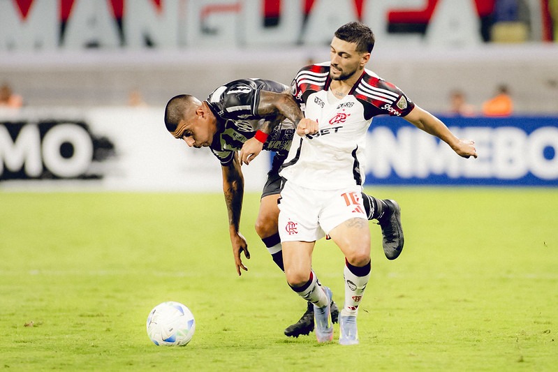 Jogadores de Flamengo e Central Córdoba - Foto:Adriano Fontes/Flamengo - Reprodução: Flickr fotoscrflamengo