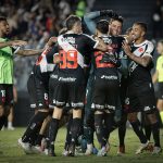 Léo Jardim Brilha e Vasco Avança na Copa do Brasil