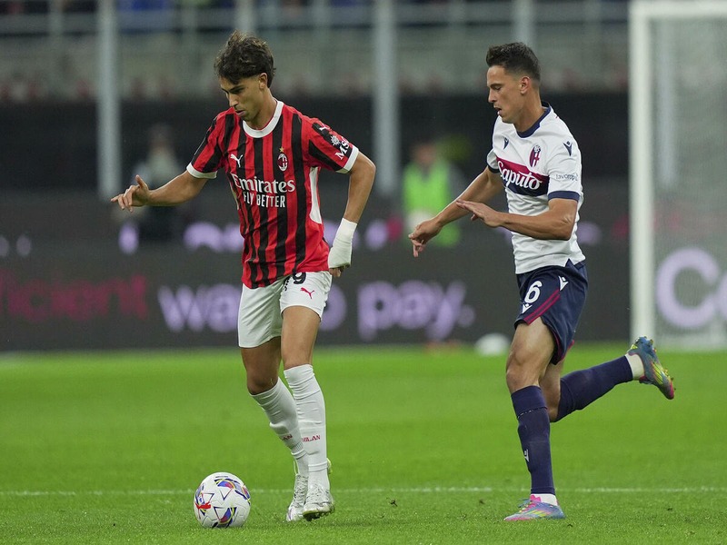 Jogadores de Milan e Bologna - Reprodução: Yandex