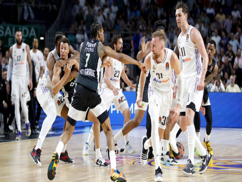 Jogadores do Real Madrid na EuroLeague - Reprodução: Yandex