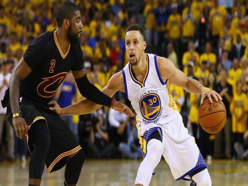 Stephen Curry e Kyrie Irving na final da NBA em 2016 - Reprodução: Yandex