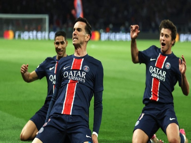 Jogadores do PSG comemoram - Reprodução: Yandex