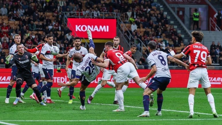 Jogadores de Milan e Bologna - Reprodução: Yandex