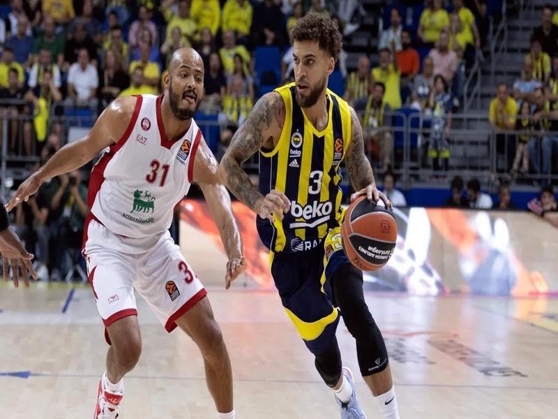 Scottie Wilbekin em ação pelo Fenerbahçe na EuroLeague - Reprodução: Yandex