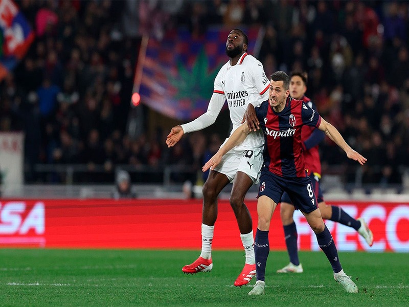 Jogadores de Milan x Bologna - Reprodução: Yandex