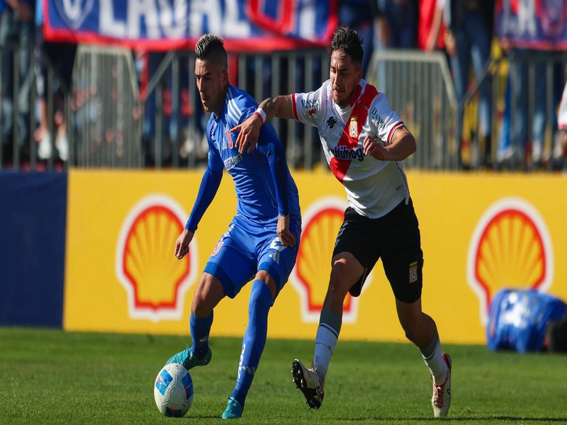 Jogadores de Universidad de Chile e Curicó Unido - Reprodução: Site oficial do Universidad de Chile