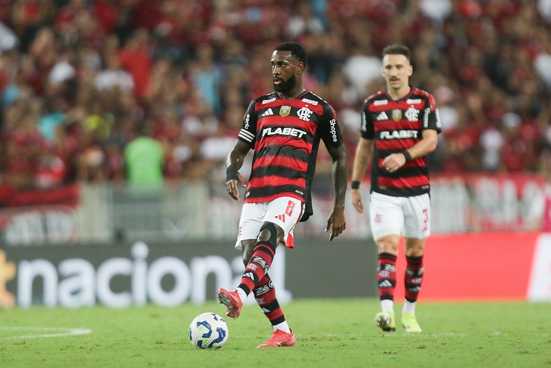 Gerson em ação pelo Flamengo no Maracanã - Foto: Gilvan de Souza/Flamengo - Reprodução: Flickr Flamengo