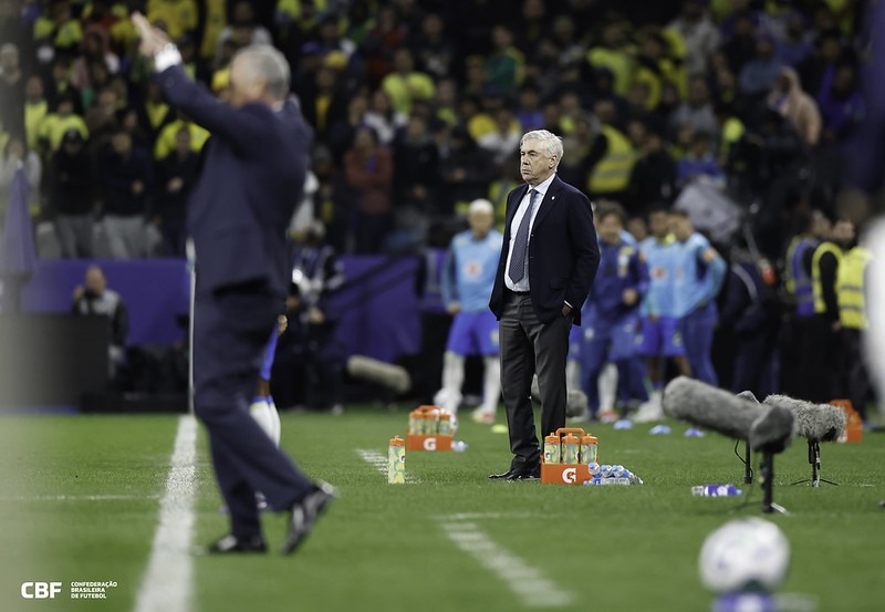 Carlo Ancelotti em campo pelo Brasil - Foto: @rafaelribeirorio I CBF - Reprodução: Flickr CBF