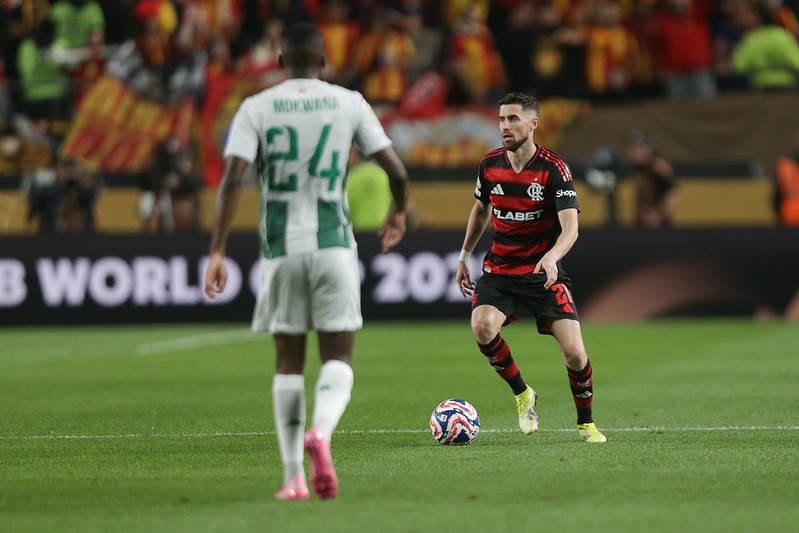 Jorginho em ação pelo Flamengo no Mundial de Clubes - Fotos: Gilvan de Souza/Flamengo - Reprodução: Flickr Flamengo