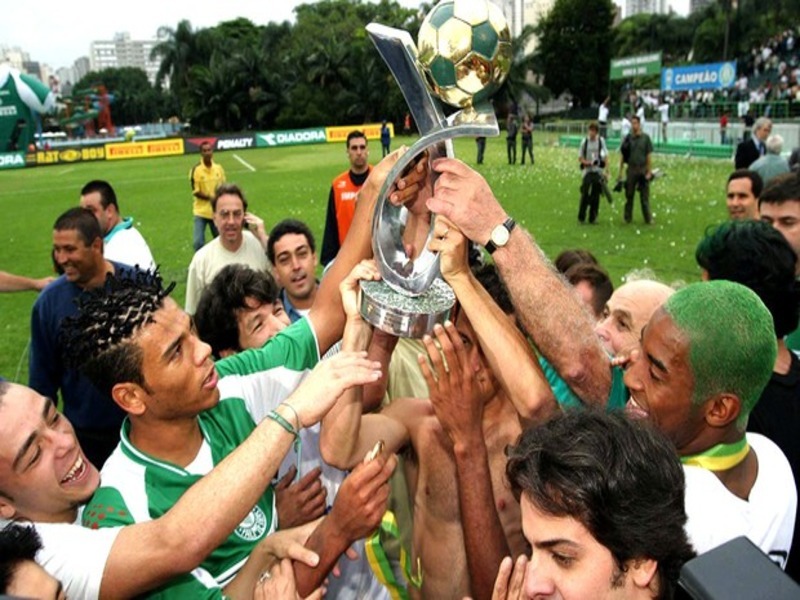 Jogadores do Palmeiras com o título do Brasileirão Série B - Reprodução: Divulgação