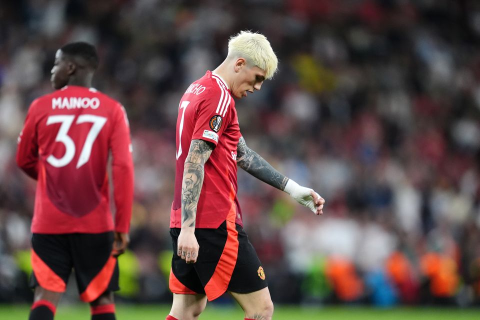 Manchester United: A Reconstrução Urgente para a Temporada 2025/26