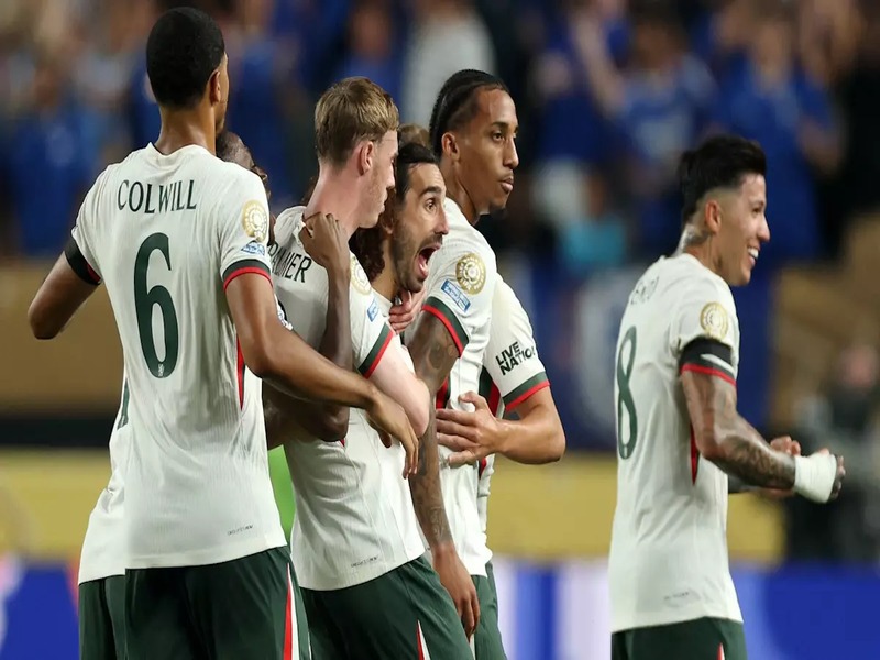 Jogadores do Chelsea - Reprodução: Yandex
