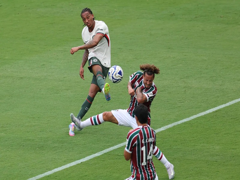 João Pedro em partida contra o Fluminense - Reprodução: Yandex