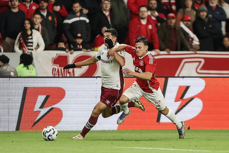 Jogadores de Fluminense e Internacional na Copa do Brasil - Foto: LUCAS MERÇON / FLUMINENSE F.C. - Reprodução: Flickr Fluminense