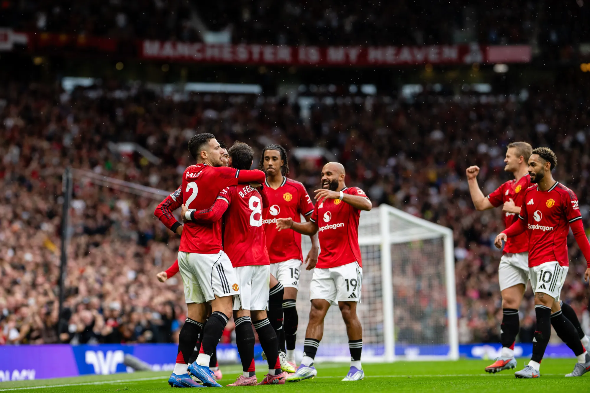 Manchester United vs Brentford: Busca pelo G4 contra série invicta – Prévia e Palpite